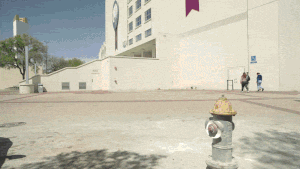 A project manager’s hands hold up a smartphone that shows pipe flow and underground utilities in real time near a facility using the sitemap app